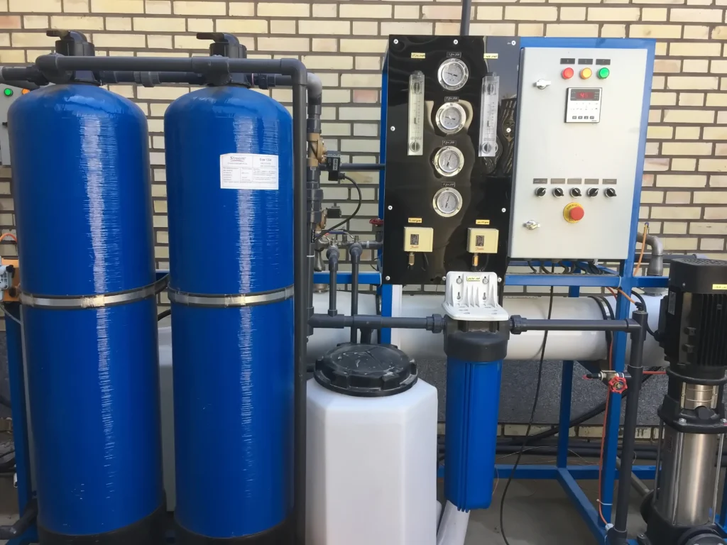 آب شیرین‌کن (RO) ۲۵ مترمکعبی کارخانۀ کیک نظری